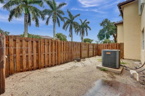 Touwnhouse à vendre à Homestead, Floride: 3 chambres, 128.11 m2 № 1833943 - photo 12