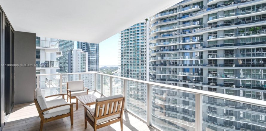 Кондоминиум с 1 спальней в Майами, Флорида № 2012538