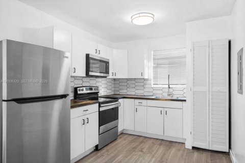 Immobilier commercial à vendre à Miami, Floride: 202.9 m2 № 2170903 - photo 8