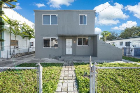 Immobilier commercial à Miami, Floride 202.9 m2 № 2170903