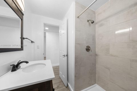 Immobilier commercial à vendre à Miami, Floride: 202.9 m2 № 2170903 - photo 12