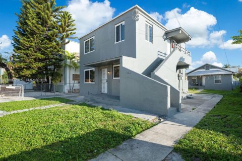Immobilier commercial à vendre à Miami, Floride: 202.9 m2 № 2170903 - photo 2