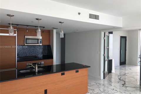 Copropriété à louer à Miami, Floride: 3 chambres, 166.2 m2 № 2414114 - photo 11