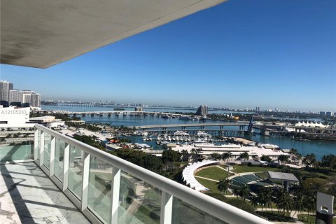 Copropriété à louer à Miami, Floride: 3 chambres, 166.2 m2 № 2414114 - photo 2