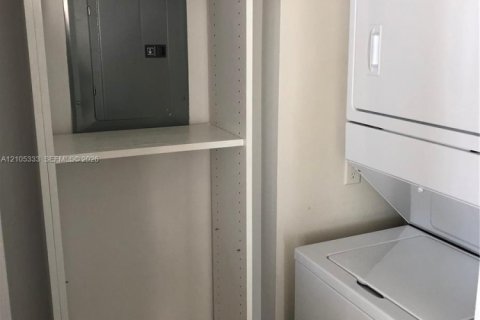 Copropriété à louer à Miami, Floride: 3 chambres, 166.2 m2 № 2414114 - photo 14