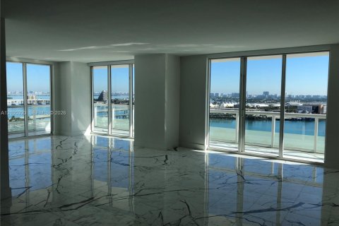 Copropriété à louer à Miami, Floride: 3 chambres, 166.2 m2 № 2414114 - photo 10