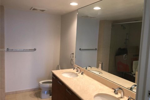 Copropriété à louer à Miami, Floride: 3 chambres, 166.2 m2 № 2414114 - photo 13