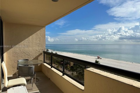 Снять в аренду кондоминиум в Майами-Бич, Флорида 1 спальня, 79.99м2, № 2025355 - фото 2