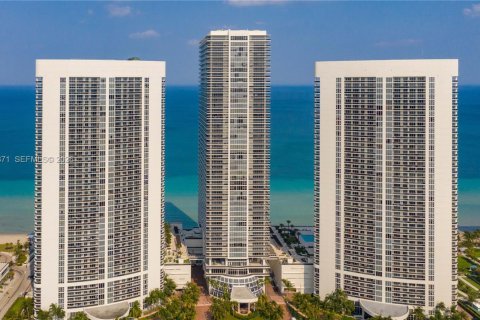 Condo in Hallandale Beach, Florida, 3 bedrooms  № 2052811