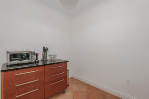 Condo in Hallandale Beach, Florida, 3 bedrooms  № 2052811 - photo 11