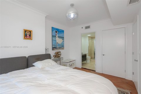 Condo in Hallandale Beach, Florida, 3 bedrooms  № 2052811 - photo 20