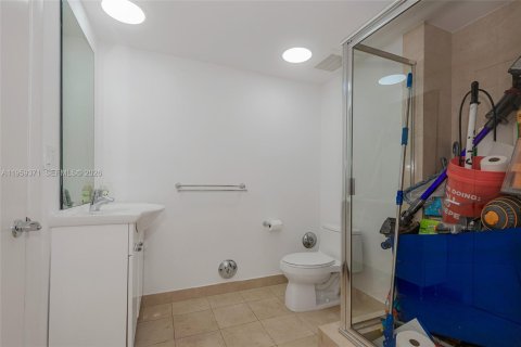 Condo in Hallandale Beach, Florida, 3 bedrooms  № 2052811 - photo 14