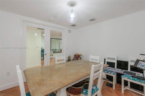 Condo in Hallandale Beach, Florida, 3 bedrooms  № 2052811 - photo 16