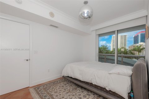 Condo in Hallandale Beach, Florida, 3 bedrooms  № 2052811 - photo 19