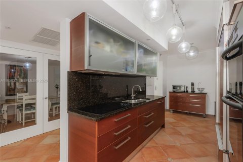 Condo in Hallandale Beach, Florida, 3 bedrooms  № 2052811 - photo 10