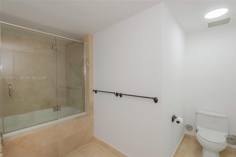 Condo in Hallandale Beach, Florida, 3 bedrooms  № 2052811 - photo 26