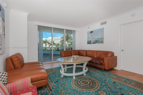 Condo in Hallandale Beach, Florida, 3 bedrooms  № 2052811 - photo 3