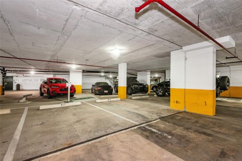 Condo in Hallandale Beach, Florida, 3 bedrooms  № 2052811 - photo 29