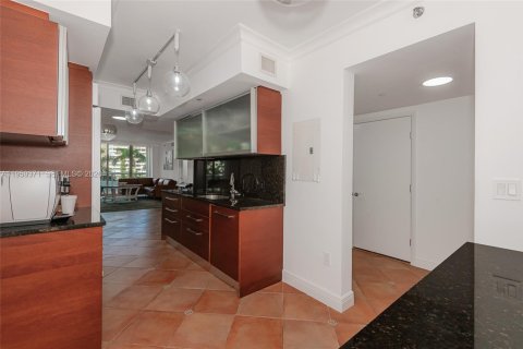 Condo in Hallandale Beach, Florida, 3 bedrooms  № 2052811 - photo 12