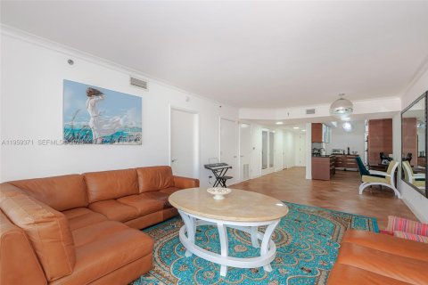 Condo in Hallandale Beach, Florida, 3 bedrooms  № 2052811 - photo 2