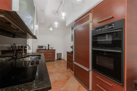 Condo in Hallandale Beach, Florida, 3 bedrooms  № 2052811 - photo 9