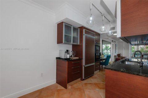 Condo in Hallandale Beach, Florida, 3 bedrooms  № 2052811 - photo 13