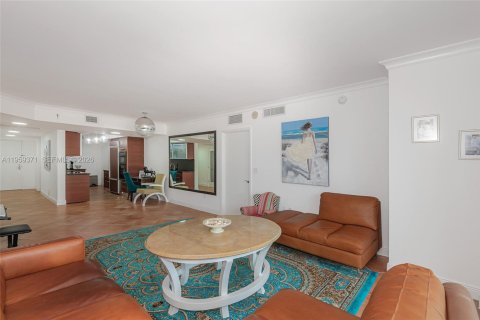 Condo in Hallandale Beach, Florida, 3 bedrooms  № 2052811 - photo 6