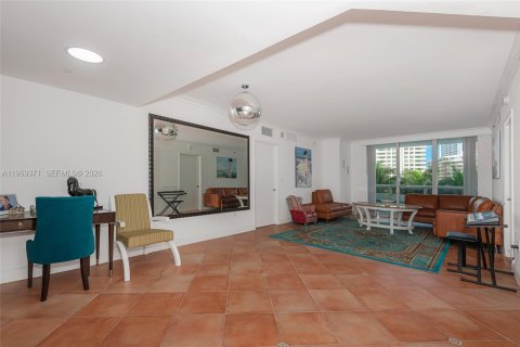 Condo in Hallandale Beach, Florida, 3 bedrooms  № 2052811 - photo 5