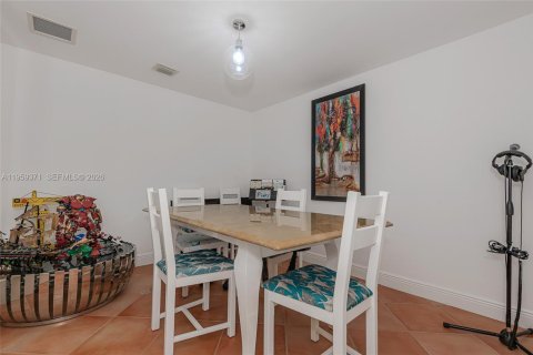 Condo in Hallandale Beach, Florida, 3 bedrooms  № 2052811 - photo 15