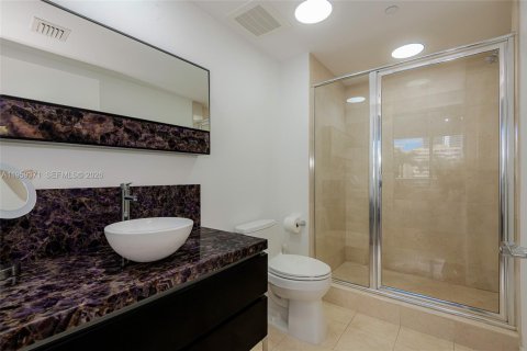 Condo in Hallandale Beach, Florida, 3 bedrooms  № 2052811 - photo 21