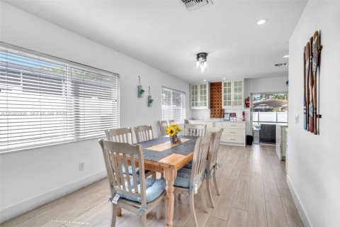 House in Hollywood, Florida 3 bedrooms, 161 sq.m. № 2392099 - photo 8