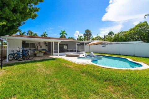 House in Hollywood, Florida 3 bedrooms, 161 sq.m. № 2392099 - photo 28