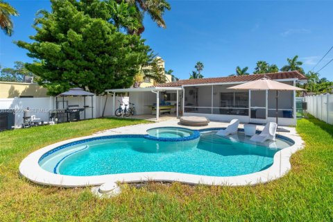 House in Hollywood, Florida 3 bedrooms, 161 sq.m. № 2392099 - photo 27
