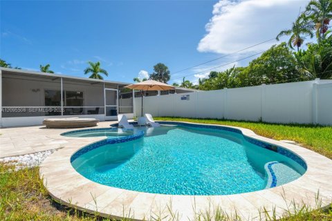 House in Hollywood, Florida 3 bedrooms, 161 sq.m. № 2392099 - photo 29