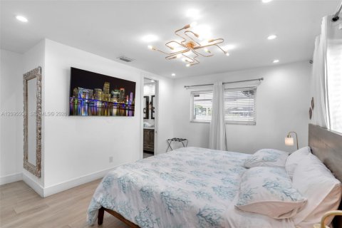 House in Hollywood, Florida 3 bedrooms, 161 sq.m. № 2392099 - photo 16