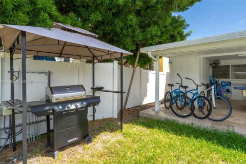 House in Hollywood, Florida 3 bedrooms, 161 sq.m. № 2392099 - photo 30