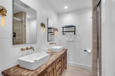 House in Hollywood, Florida 3 bedrooms, 161 sq.m. № 2392099 - photo 22