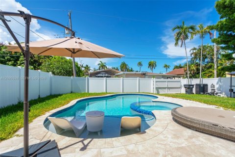 House in Hollywood, Florida 3 bedrooms, 161 sq.m. № 2392099 - photo 4