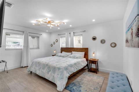 House in Hollywood, Florida 3 bedrooms, 161 sq.m. № 2392099 - photo 14