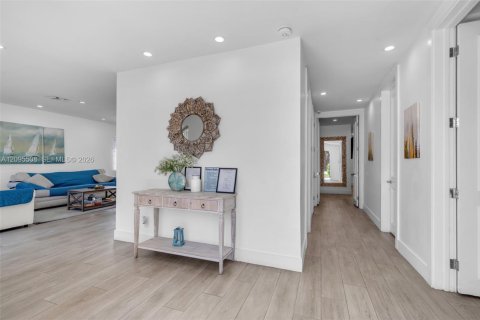House in Hollywood, Florida 3 bedrooms, 161 sq.m. № 2392099 - photo 26