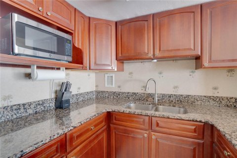 Condo in Clearwater, Florida, 1 bedroom  № 1812818 - photo 11