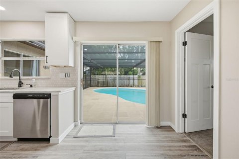 House in Dunedin, Florida 4 bedrooms, 137.22 sq.m. № 2209318 - photo 18