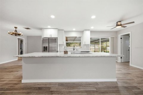 House in Dunedin, Florida 4 bedrooms, 137.22 sq.m. № 2209318 - photo 19