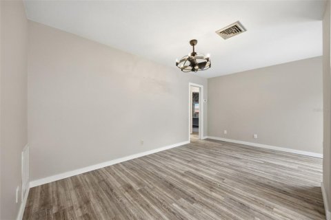 House in Dunedin, Florida 4 bedrooms, 137.22 sq.m. № 2209318 - photo 21