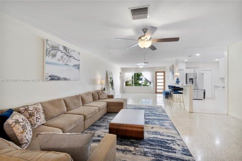 Casa en venta en Surfside, Florida, 3 dormitorios, 164.53 m2 № 1968412 - foto 4