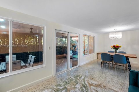 Casa en venta en Surfside, Florida, 3 dormitorios, 164.53 m2 № 1968412 - foto 21