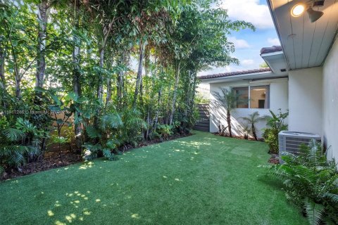 Casa en venta en Surfside, Florida, 3 dormitorios, 164.53 m2 № 1968412 - foto 27