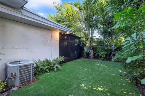 Casa en venta en Surfside, Florida, 3 dormitorios, 164.53 m2 № 1968412 - foto 26