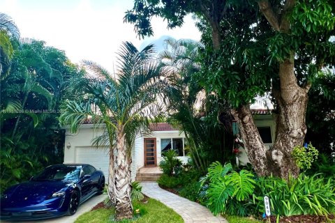 Casa en venta en Surfside, Florida, 3 dormitorios, 164.53 m2 № 1968412 - foto 1