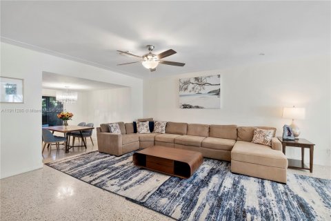 Casa en venta en Surfside, Florida, 3 dormitorios, 164.53 m2 № 1968412 - foto 6